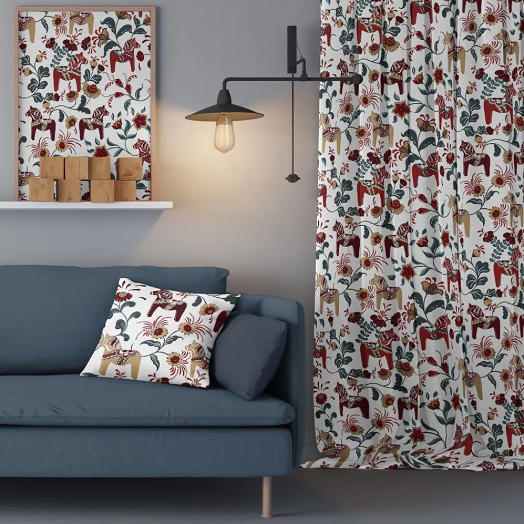 Arvidssons textil Gardiner Mönstrade|Leksand vinröd-petrol gardiner med traditionellt dalahästtryck