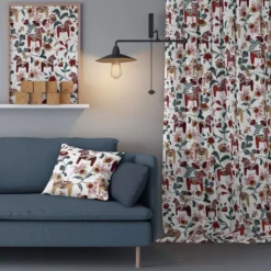 Arvidssons textil Gardintyger Mönstrade|Arvidssons Textil|Leksand vinröd-petrol tyg med traditionellt dalahästtryck