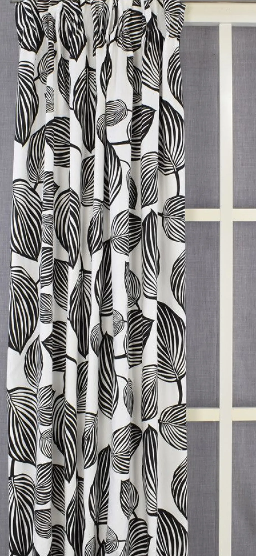 Arvidssons textil Gardiner Mönstrade|Lyckans blad vit-svart gardiner