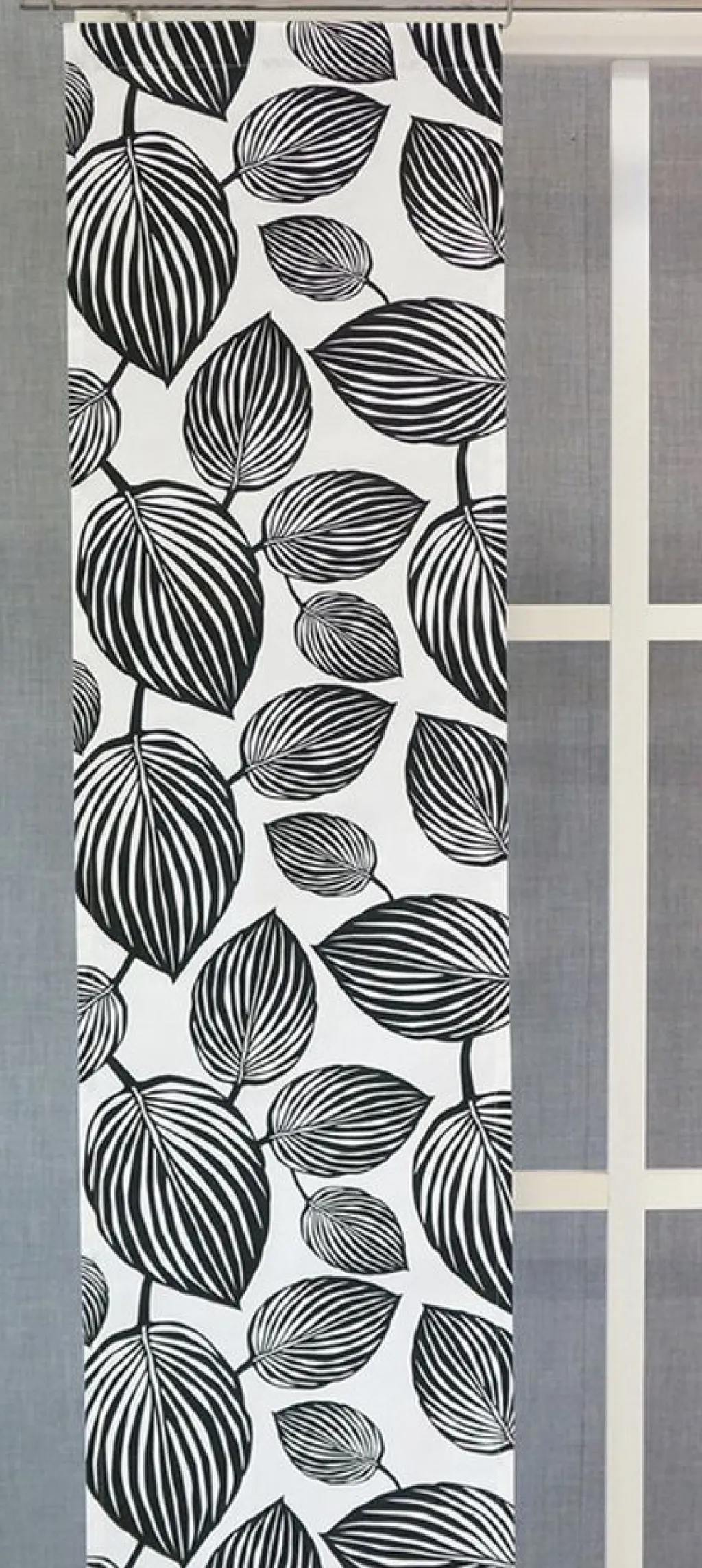 Arvidssons textil Panelgardiner|Lyckans blad vit-svart panelgardiner