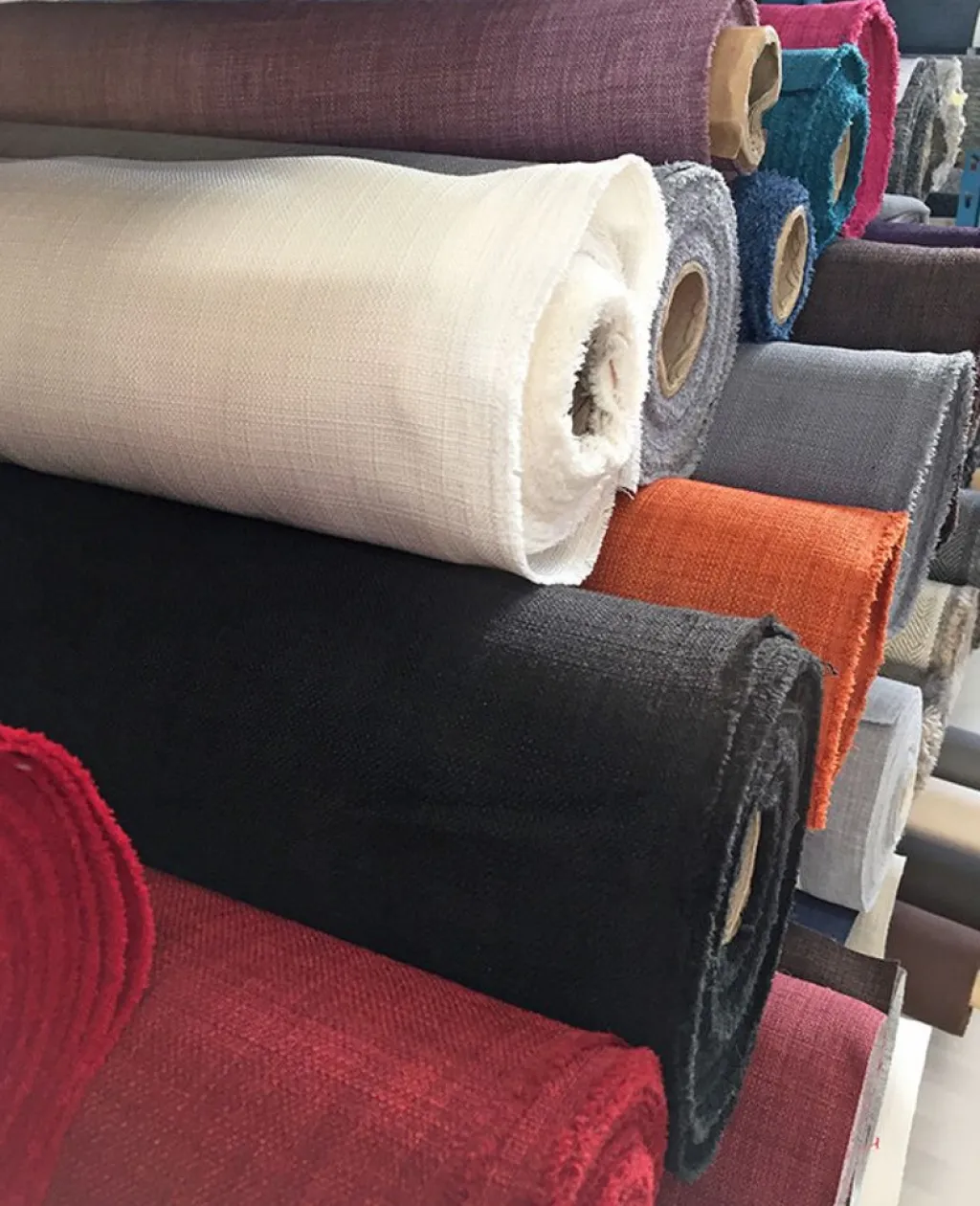 Nordisk Textil Gardintyger Enfärgade|Milo svart gardintyg - Stilrent med fin struktur