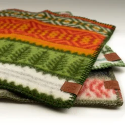 Kerstin Landström Design Sittunderlag|Mora sittunderlag 43x43cm -Ta med dig värmen vart du än går