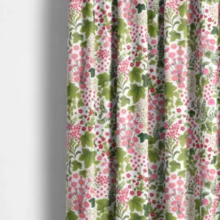 Arvidssons textil Gardintyger Mönstrade|Arvidssons Textil|Mormors Täppa tyg – Blommigt tyg med romantisk sommarkänsla