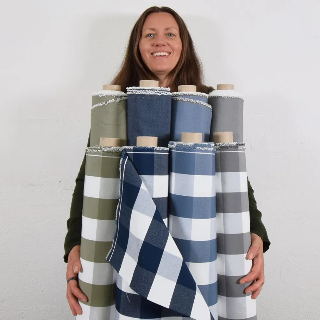 Nordisk Textil Rutiga Möbeltyger|Rutor & Ränder|Newton ljusgrå-vit storrutigt tyg
