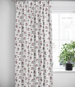 Arvidssons textil Gardiner Mönstrade|Julgardiner|Nisses luva vit julgardiner