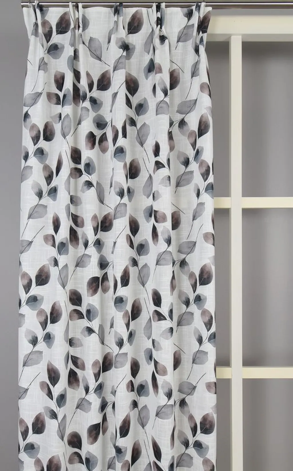 Nordisk Textil Gardiner Mönstrade|Odelia gardin – elegant bladmönstrad gardin i mjuka naturtoner