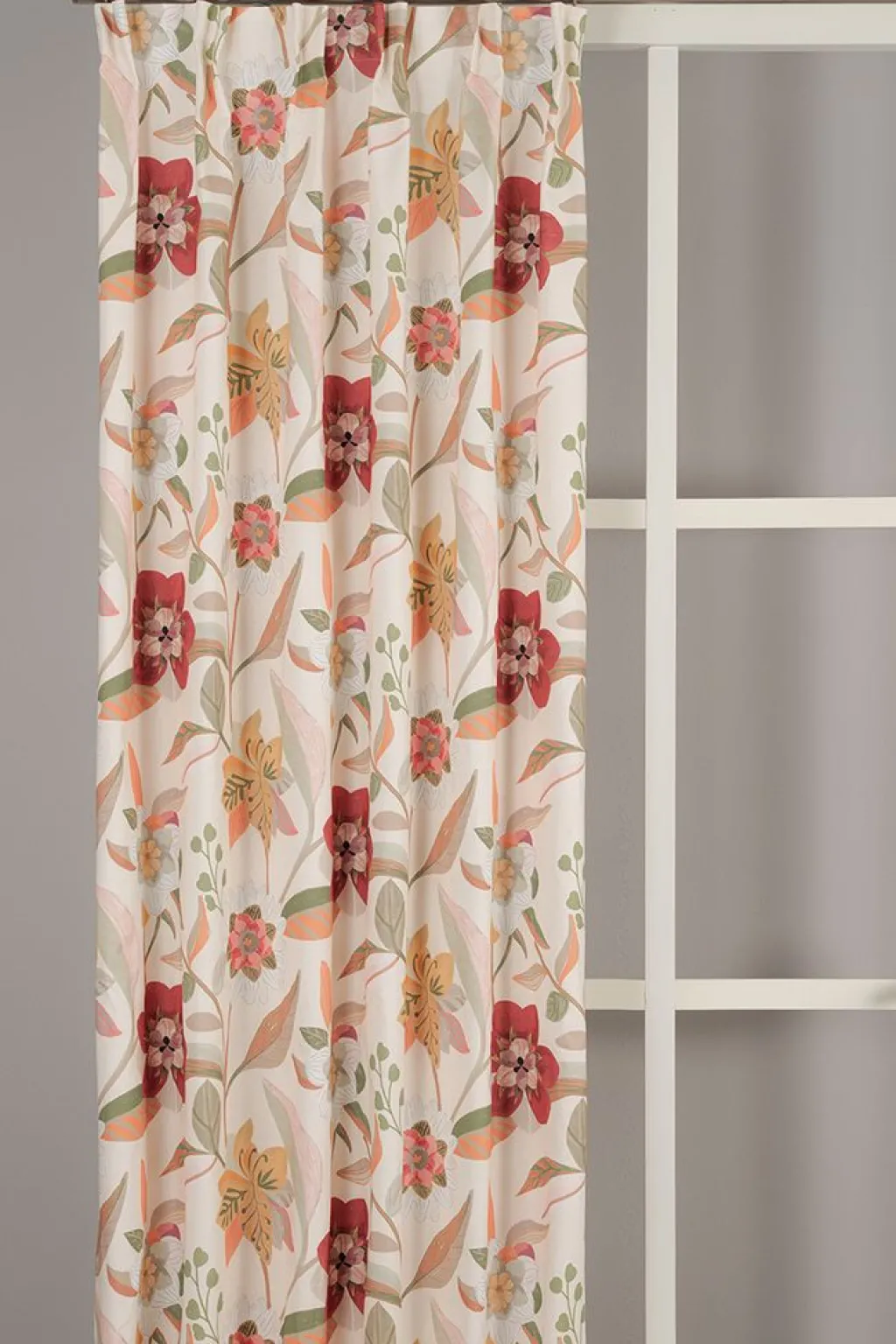 Nordisk Textil Gardiner Mönstrade|Paths gardiner - ljusa nyanser med blomstermotiv