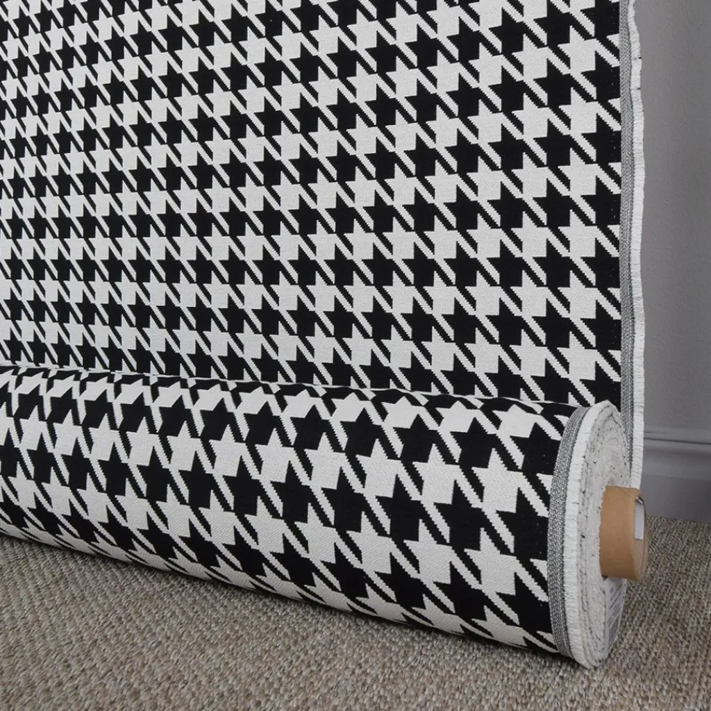 Nordisk Textil Rutiga Möbeltyger|Pied De Coq hundtand jacquardtyg i svart och vitt