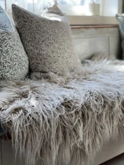 Mönstrade Kuddfodral|Ramas beige kuddfodral med kvistar och blad
