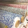 Jakobsdals Arts & Crafts Tyger|Gardintyger Mönstrade|Ramas blå tyg med kvistar och blad