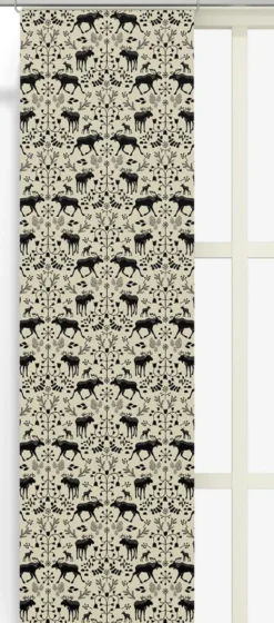 Arvidssons textil Panelgardiner|Skogens konung culla svart - panelgardiner