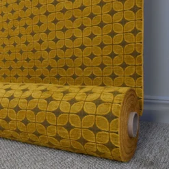 Mönstrade Möbeltyger|Soft retro leaf ochre möbeltyg