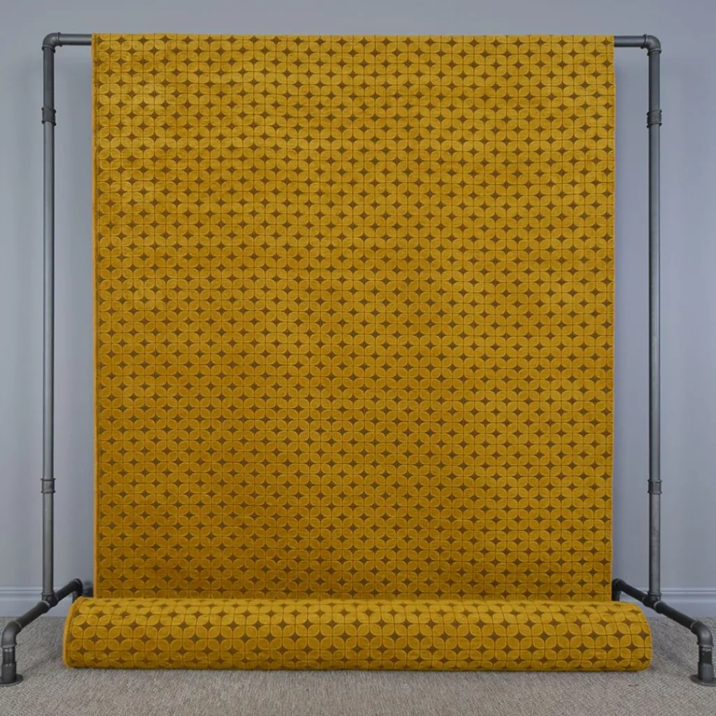 Mönstrade Möbeltyger|Soft retro leaf ochre möbeltyg
