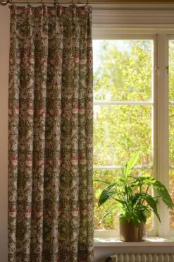 Nordisk Textil Gardiner Mönstrade|Strawberry bird grön-blå gardiner