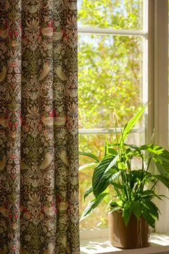 Nordisk Textil Gardiner Mönstrade|Strawberry bird grön-blå gardiner