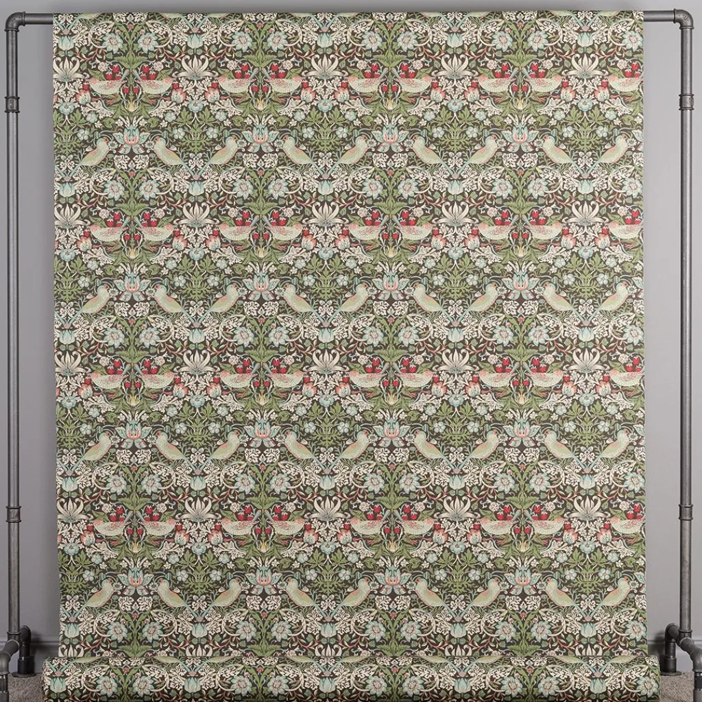 Nordisk Textil Arts & Crafts Tyger|Gardintyger Mönstrade|Strawberry bird grön-blå tyg