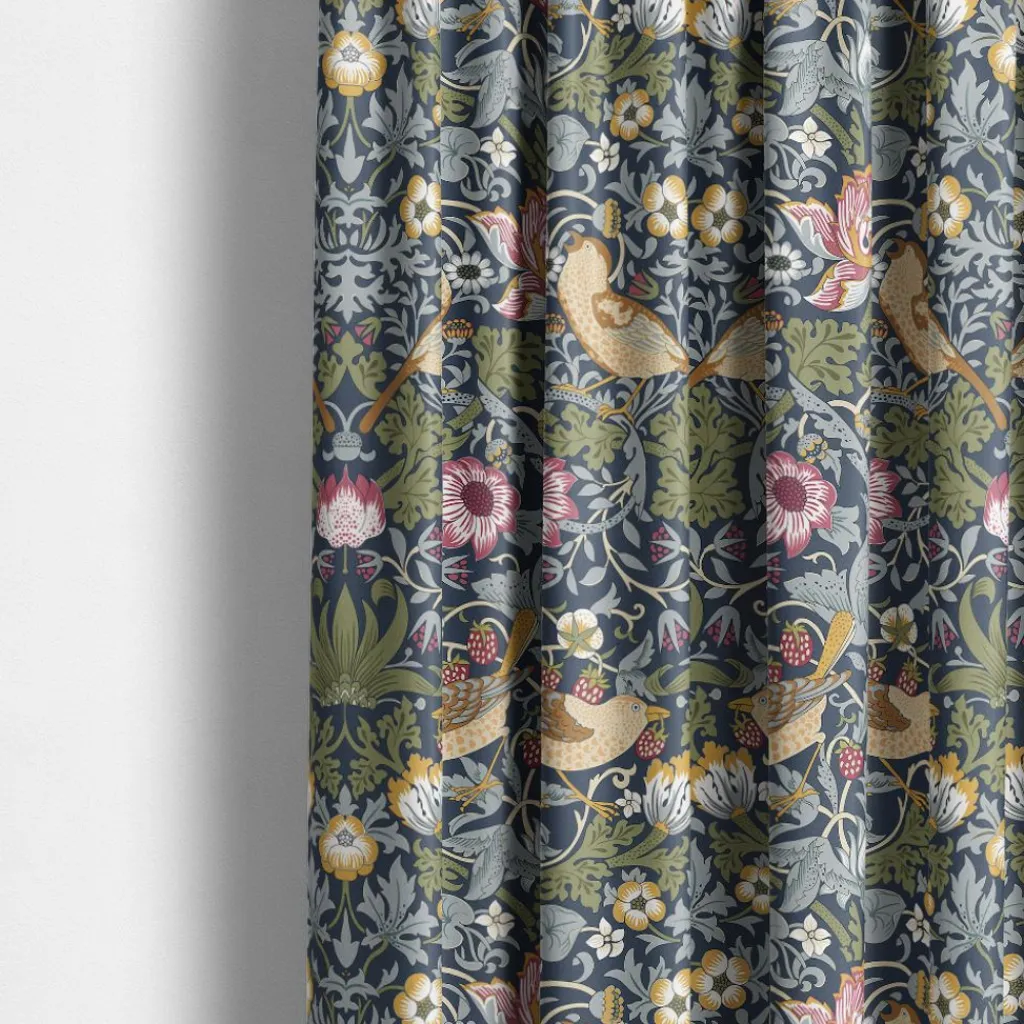Nordisk Textil Arts & Crafts Tyger|Gardintyger Mönstrade|Strawberry Finch tyg