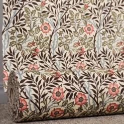 Nordisk Textil Arts & Crafts Tyger|Gardintyger Mönstrade|Sweet flower brun-grön tyg