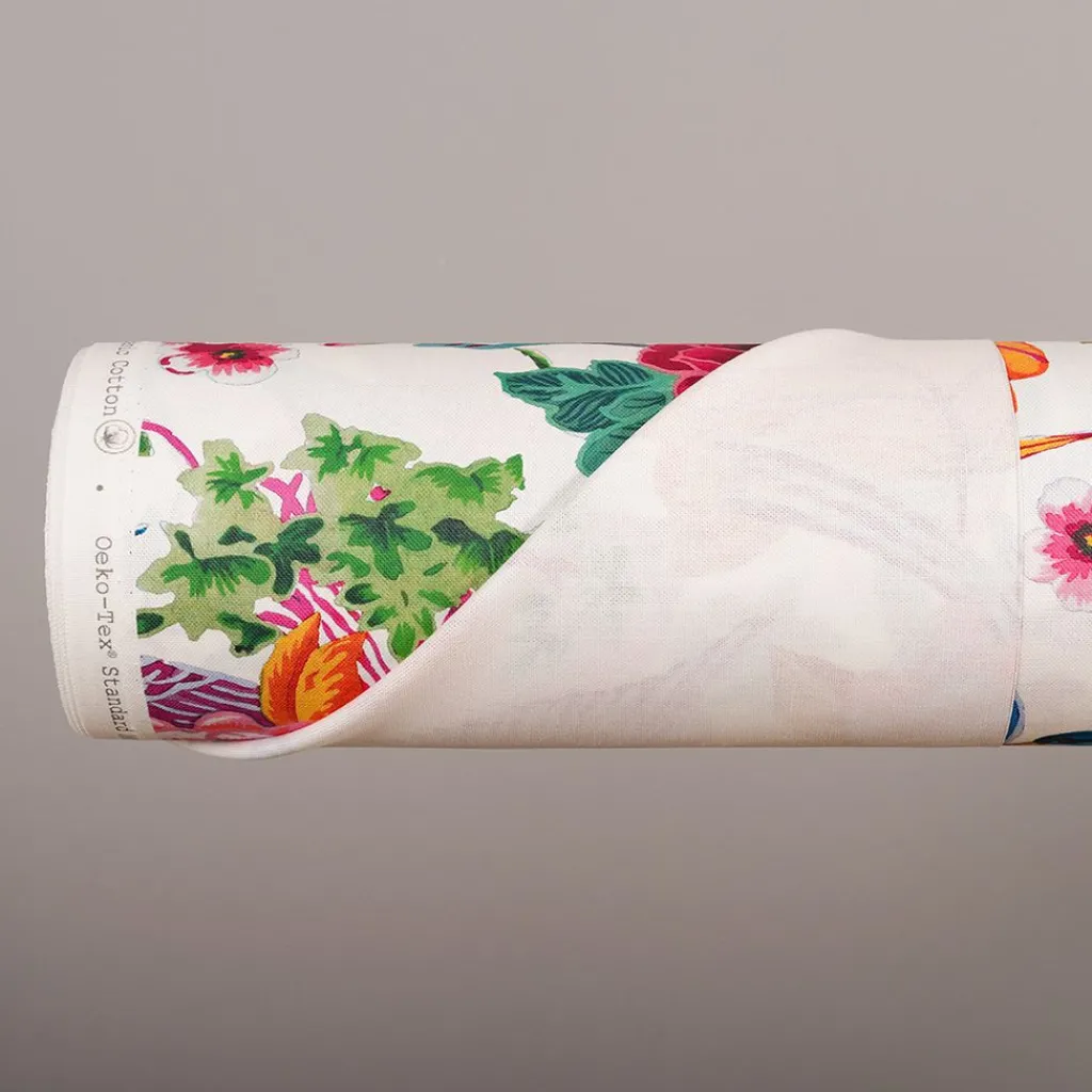 Nordisk Textil Gardintyger Mönstrade|Whispers tyg – Färgstarkt tyg med tranor & blommor