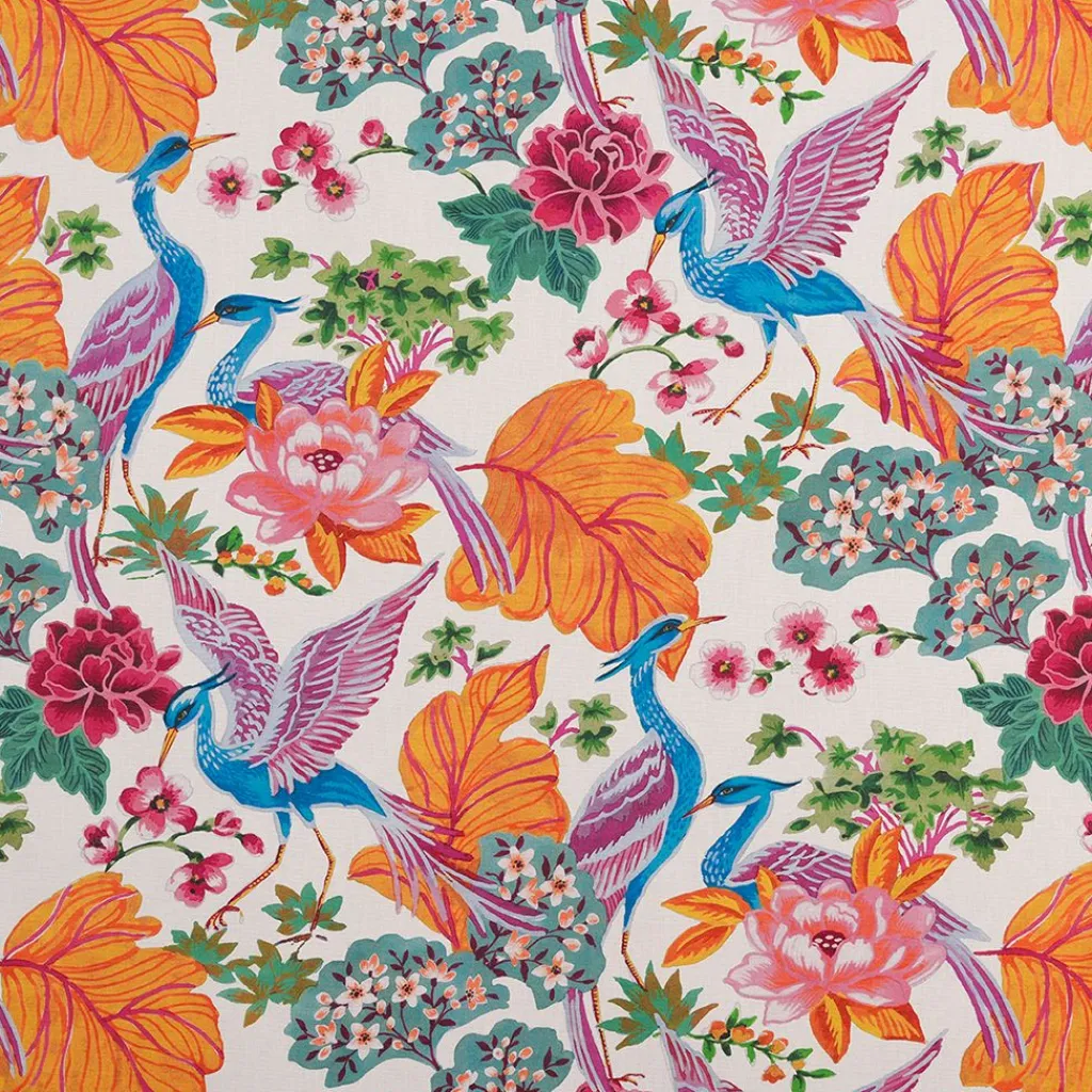 Nordisk Textil Gardintyger Mönstrade|Whispers tyg – Färgstarkt tyg med tranor & blommor